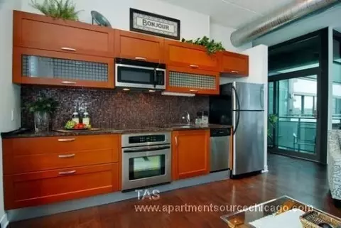 670 W Wayman St #1601, Chicago, IL 60661