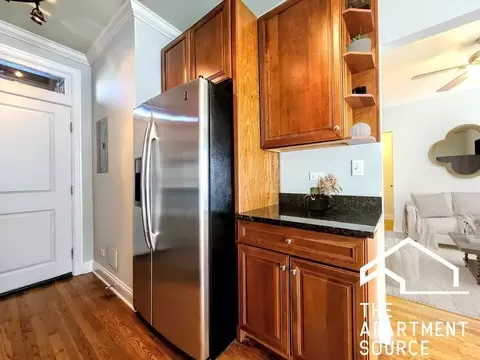 744 W Addison St #E1, Chicago, IL 60613