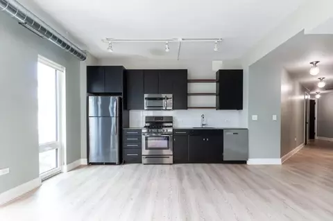 941 W Belmont Ave #405, Chicago, IL 60657