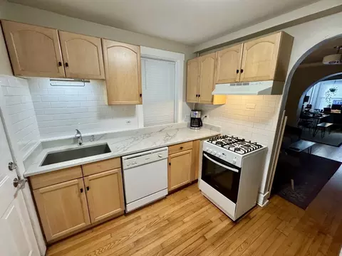 2832 W Wellington Ave #GDN, Chicago, IL 60618