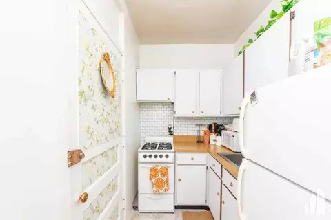 3024 N Halsted St, Chicago, IL 60657