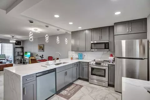 130 NE 26th Ave #307, Boynton Beach, FL 33435