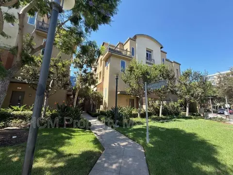 595 Rockefeller, Irvine, CA 92612