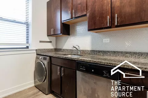 821 W Waveland Ave #S2, Chicago, IL 60613