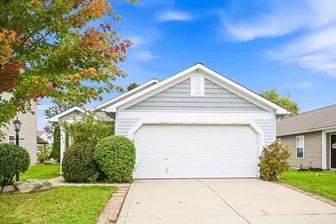 652 Cloverfield Ln, Greenwood, IN 46143