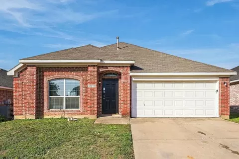 10816 Briaroaks Dr, Fort Worth, TX 76140