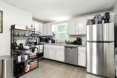 859 Mammoth Rd, Manchester, NH 03104
