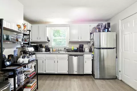 859 Mammoth Rd, Manchester, NH 03104