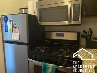 6748 N Ashland Ave #503, Chicago, IL 60626