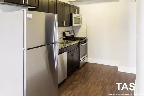 6748 N Ashland Ave #202, Chicago, IL 60626