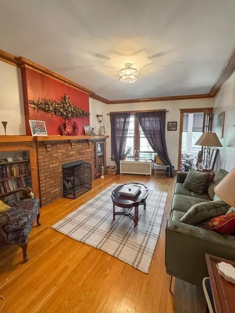 7658 N Sheridan Rd #3, Chicago, IL 60626
