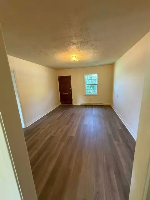 19 Forsyth St, Thomasville, NC 27360