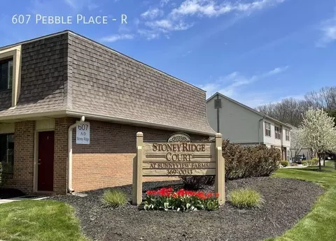 607 Pebble Place Dr #R, Delaware, OH 43015