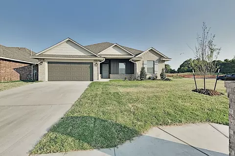 5521 Cheyenne Rd, Warr Acres, OK 73132