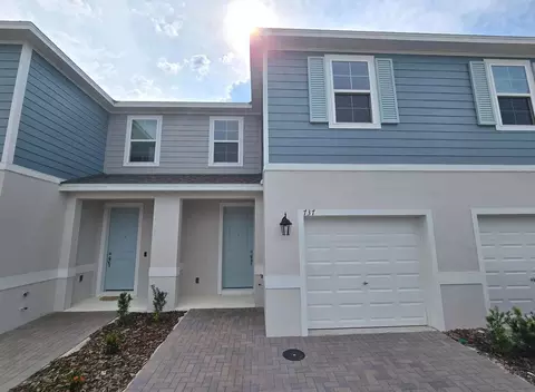 737 Maple Oak Dr, Deland, FL 32720