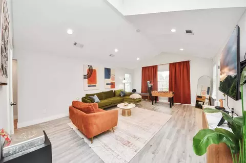 2907 Cleburne St #1589100P, Houston, TX 77004