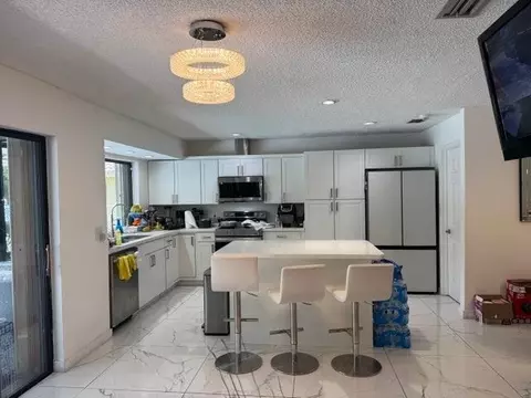 8651 NW 21st Ct, Coral Springs, FL 33071
