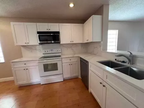 9761 NW 2nd St, Coral Springs, FL 33071