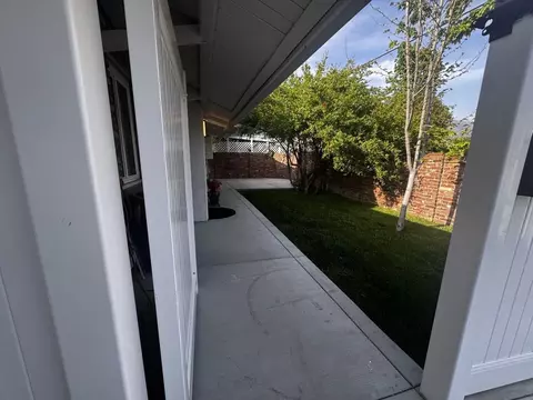 844 E Walnut Ave #B, Glendora, CA 91741
