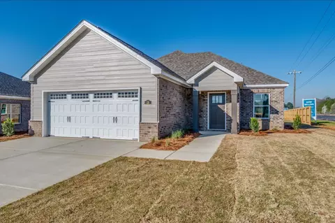 18 Coolidge Dr, Wetumpka, AL 36092