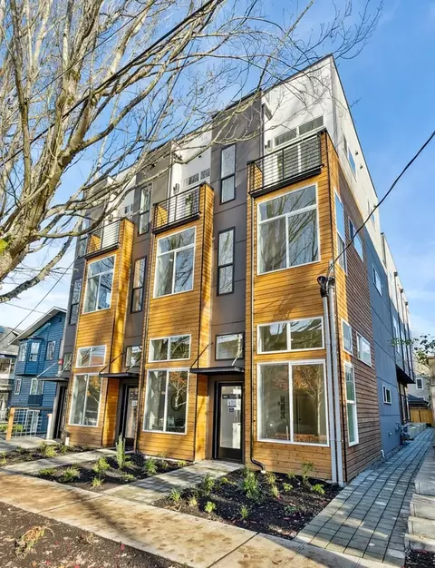 1110 33rd Ave #C, Seattle, WA 98122