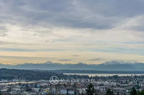 322 N 53rd St, Seattle, WA 98103