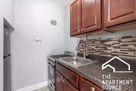 4735 N Beacon St #306, Chicago, IL 60640