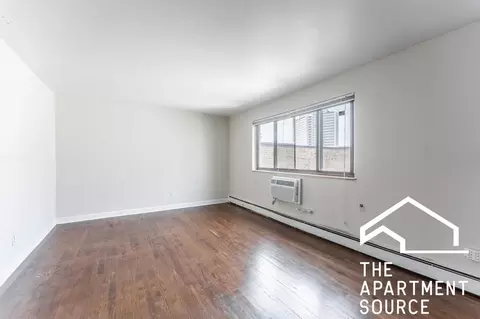 5851 N Winthrop Ave #305, Chicago, IL 60660