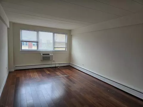 6821 N Sheridan Rd #505, Chicago, IL 60626