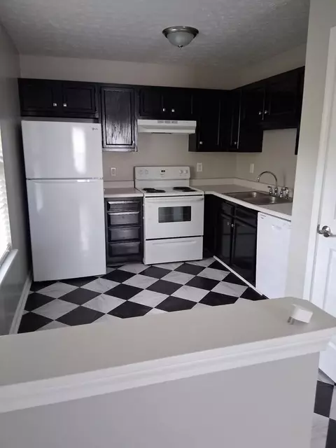 2017 Rockford Ln, Shively, KY 40216