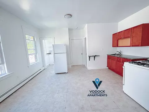 82 Rowe Ave #3N, Hartford, CT 06106