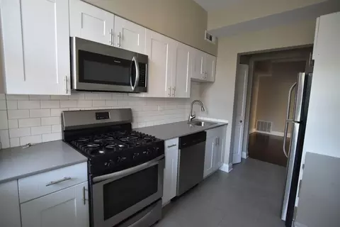 708 W Grace St #3, Chicago, IL 60613