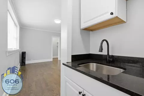 6912 N Ashland Blvd #402, Chicago, IL 60626