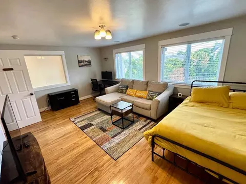 3320 S Holly St, Seattle, WA 98118