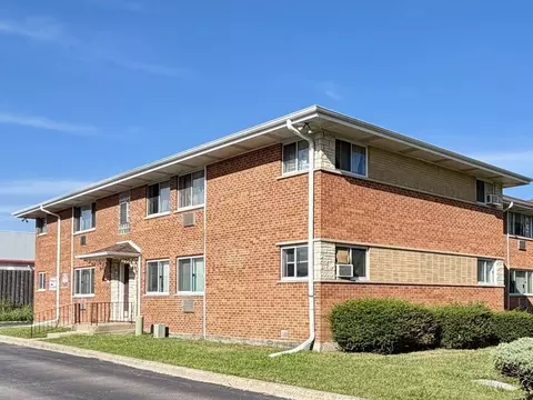 1422 Carol St #2B, Park Ridge, IL 60068