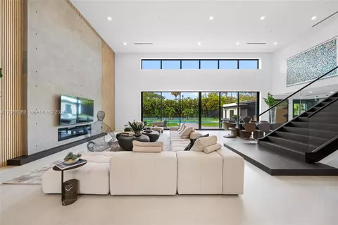 Undisclosed, Pinecrest, FL 33156