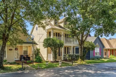 275 Island Village Dr, Memphis, TN 38103