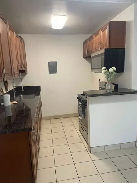 525 S East St #4, Anaheim, CA 92805