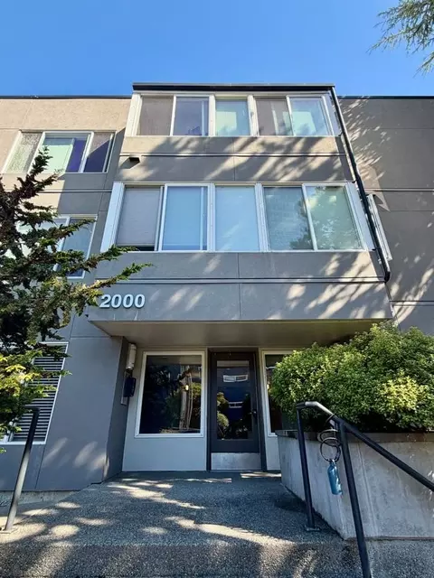 2000 W Barrett St #204, Seattle, WA 98199