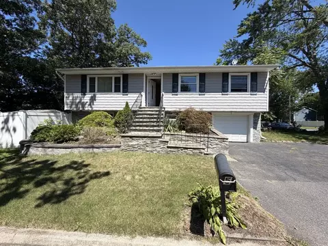 5 Ovid St, Centereach, NY 11720
