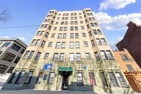 550 W Arlington Pl #410, Chicago, IL 60614