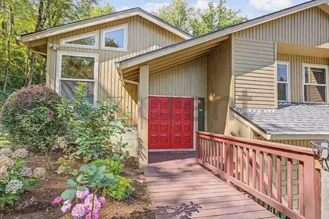 8215 SW Woods Creek Ct, Portland, OR 97219