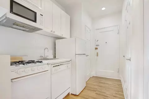 186 E 3rd St #4HK, New York, NY 10009