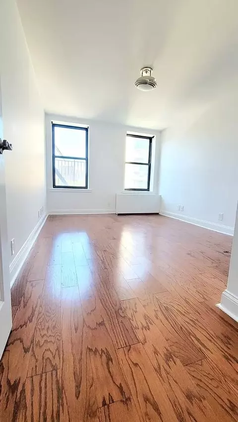 251 E 111th St #25A, New York, NY 10029