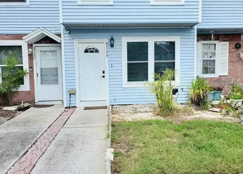 8724 Cobbler Pl, Town N Country, FL 33615