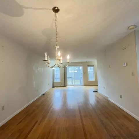 48 Castlegate Dr, Springfield, MA 01129 photo 5