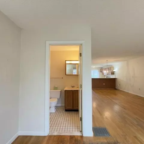 48 Castlegate Dr, Springfield, MA 01129 photo 7