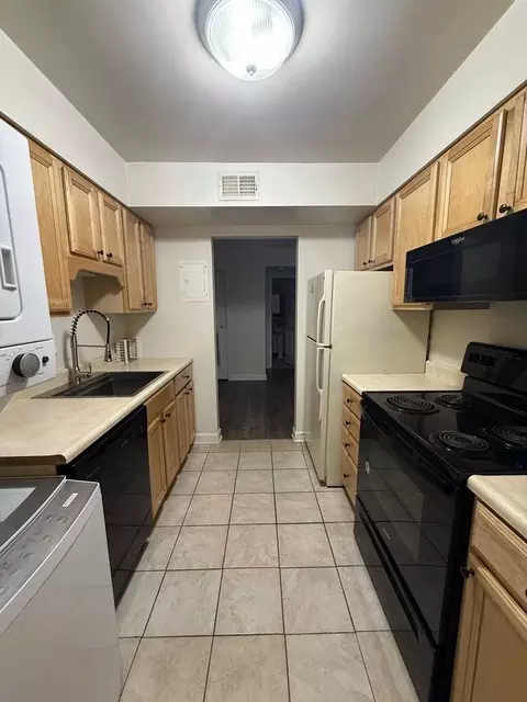 6930 Hanover Pkwy #201, Greenbelt, MD 20770
