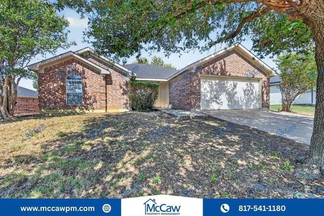 8001 Mourning Dove Dr, Arlington, TX 76002