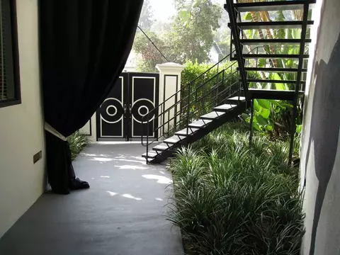 2520 N Beachwood Dr #6, Los Angeles, CA 90068